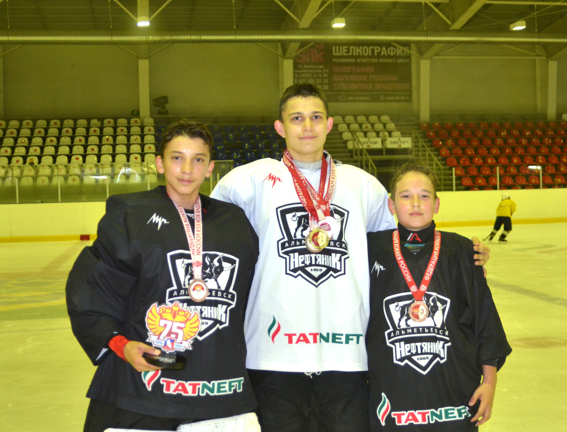 Успешные бывшие юные хоккеисты Бавлов в гостях в родном Ледовом дворце