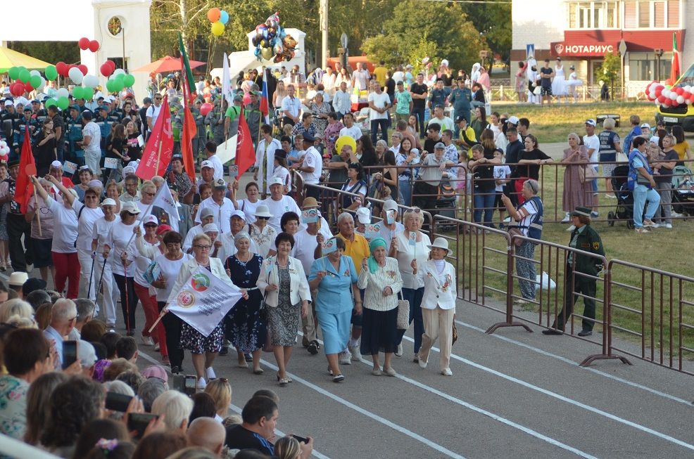 Хедлайнером на Дне города в Бавлах стал певец Денис Майданов