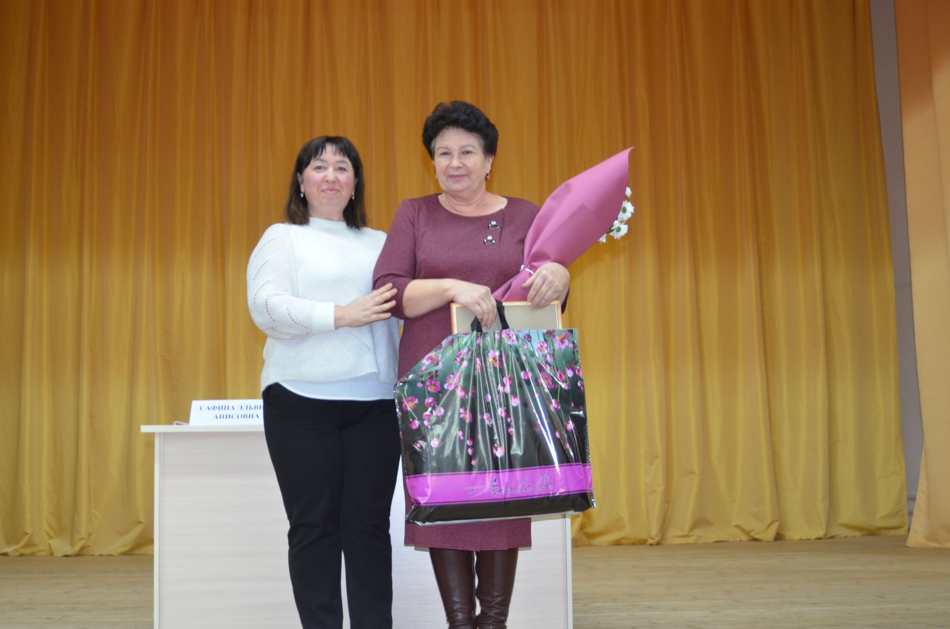 Кызылъяр җыенында сорау бирүче булмады