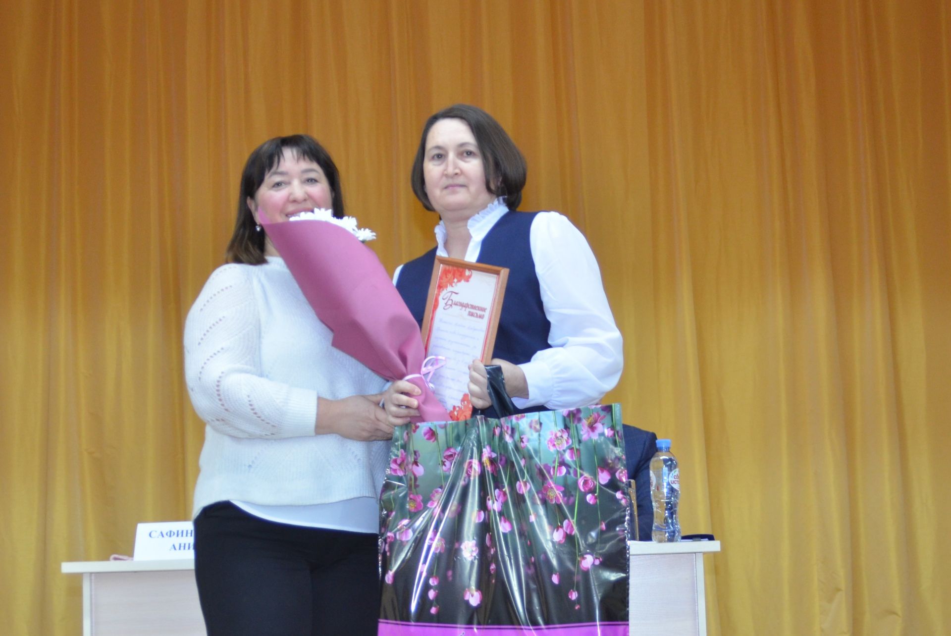 Кызылъяр җыенында сорау бирүче булмады