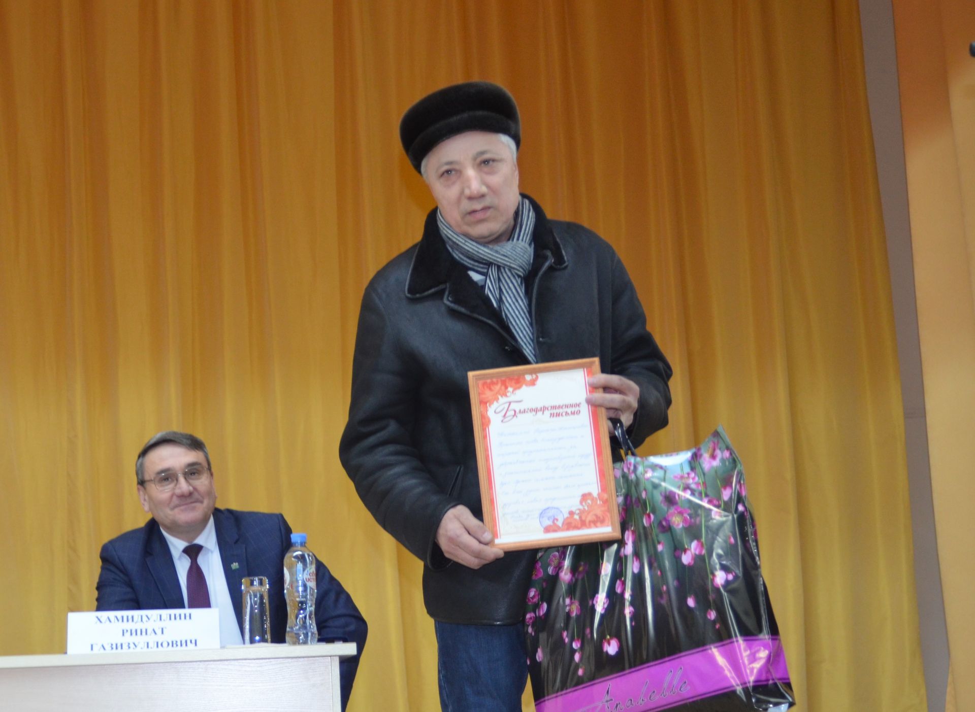 Кызылъяр җыенында сорау бирүче булмады