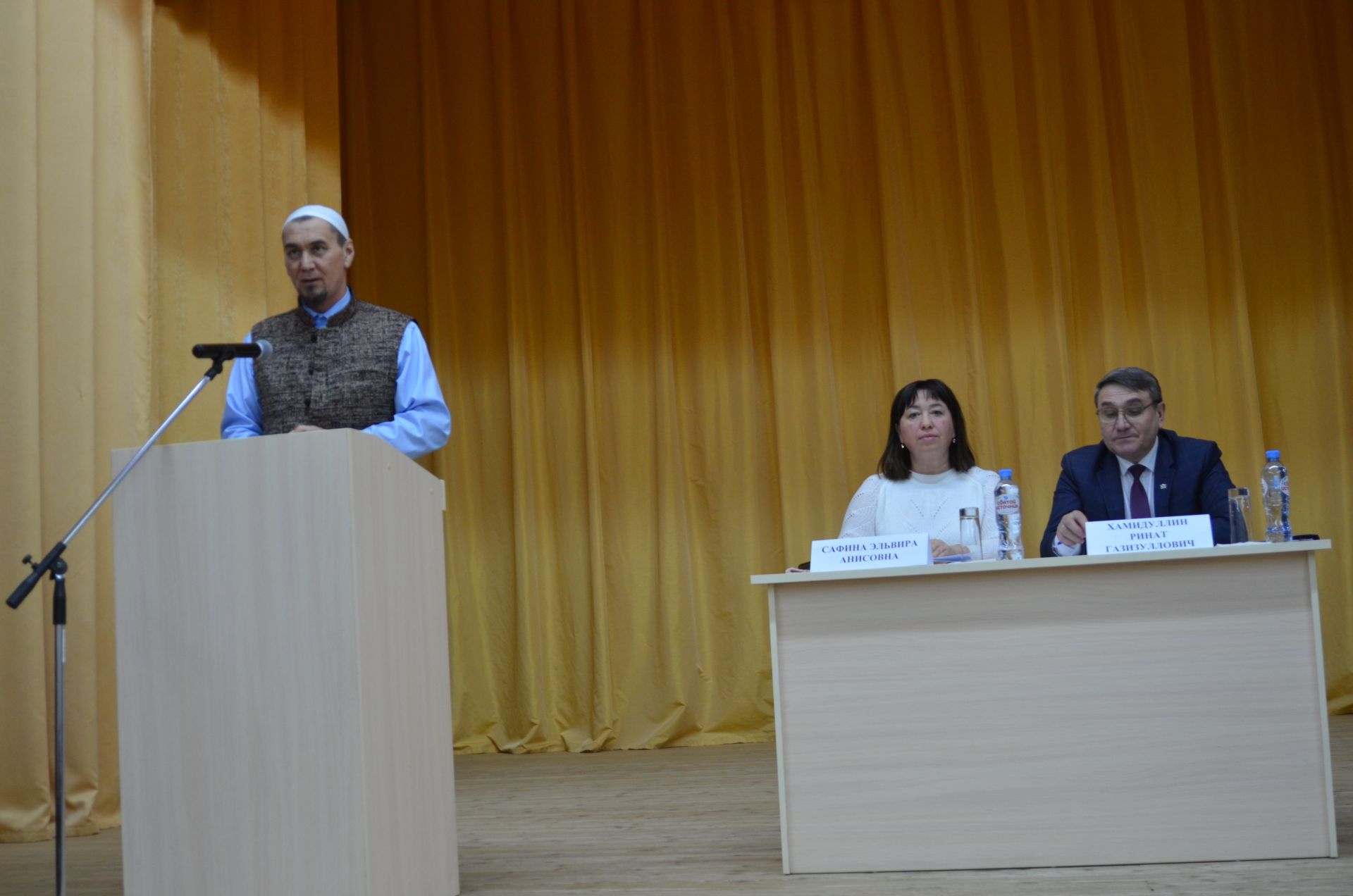 Кызылъяр җыенында сорау бирүче булмады