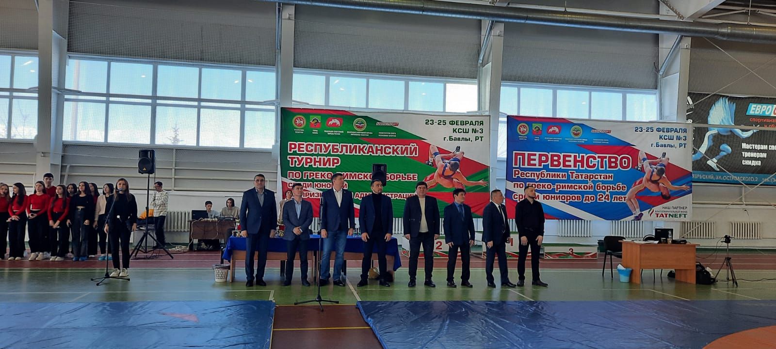 В Бавлах проходит республиканский турнир по греко-римской борьбе на призы главы района