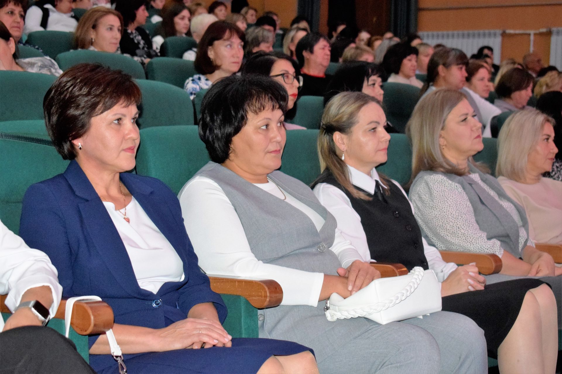 В Бавлах чествовали педагогов