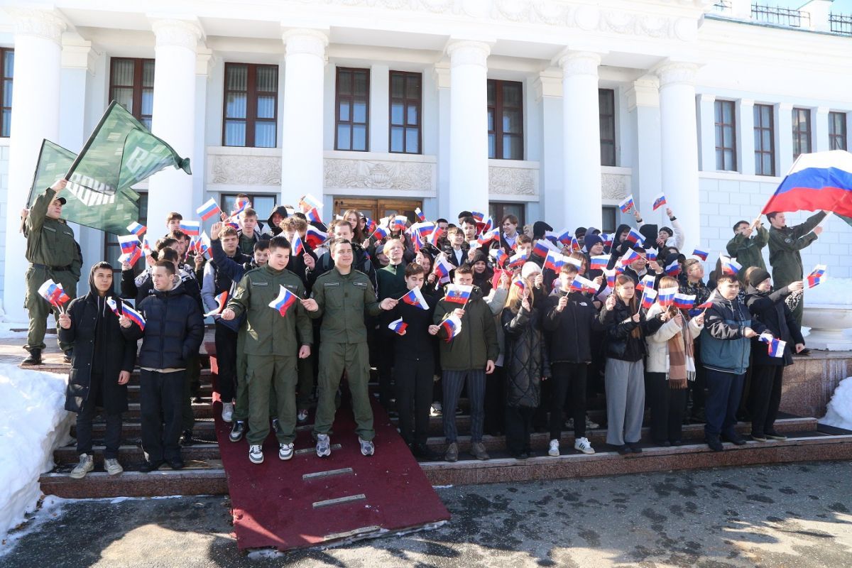 В Казани прошел флешмоб к 10-летию воссоединения Крыма с Россией