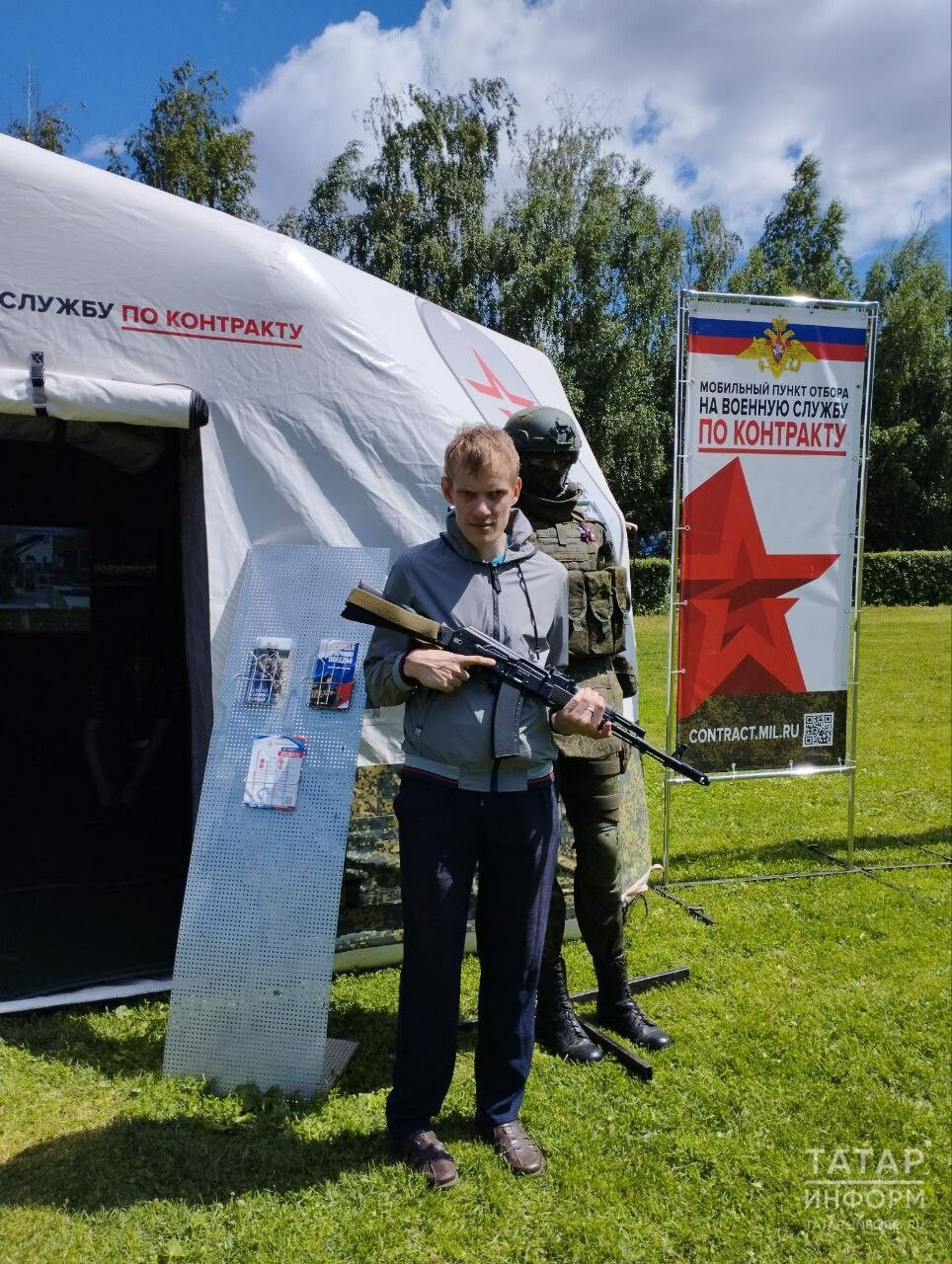На ярмарке вакансий в Казани открыт мобильный пункт отбора на контрактную службу