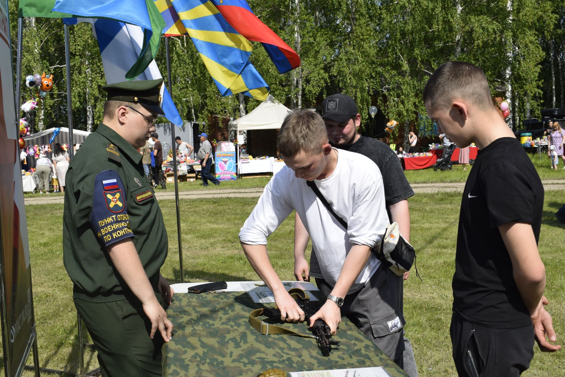 На Дне села в Бавлинском районе развернулся мобильный пункт для контрактников