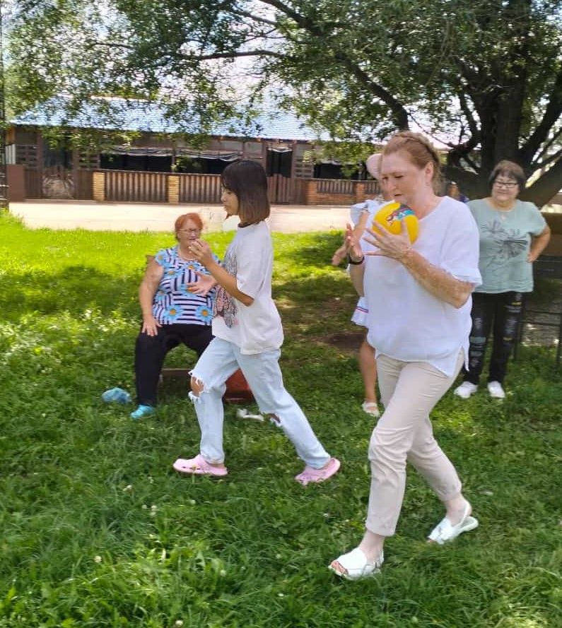 Люди с ограниченными возможностями здоровья провели время на природе