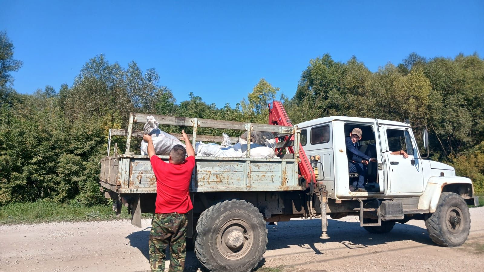 В селе Исергапово Бавлинского района собрали свыше 100 мешков картофеля для бойцов СВО