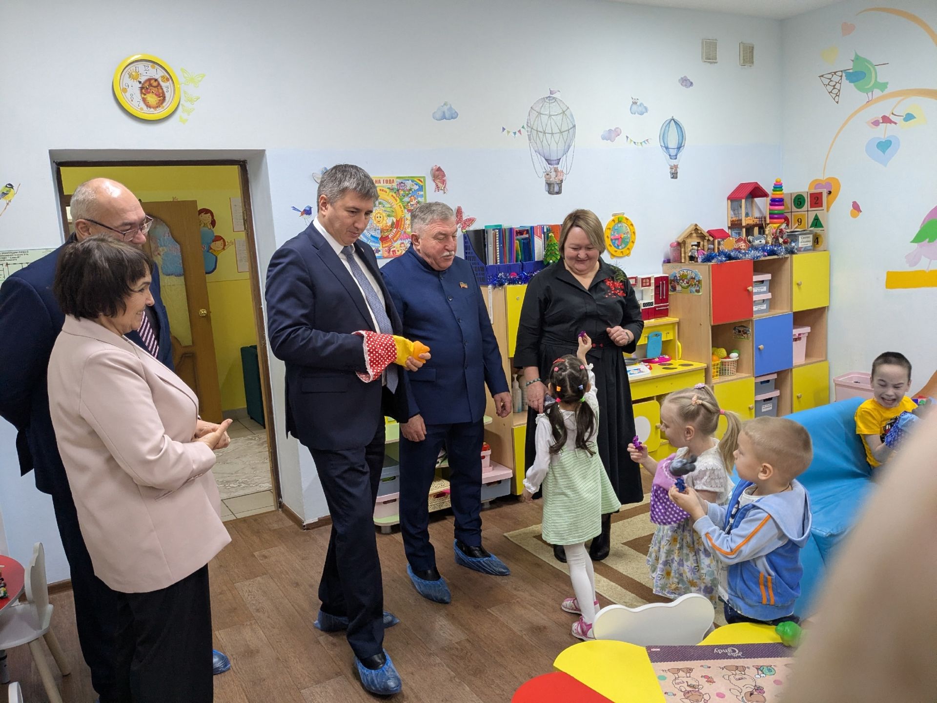 Депутат Госсовета РТ посетил бавлинский приют «СемьЯ»