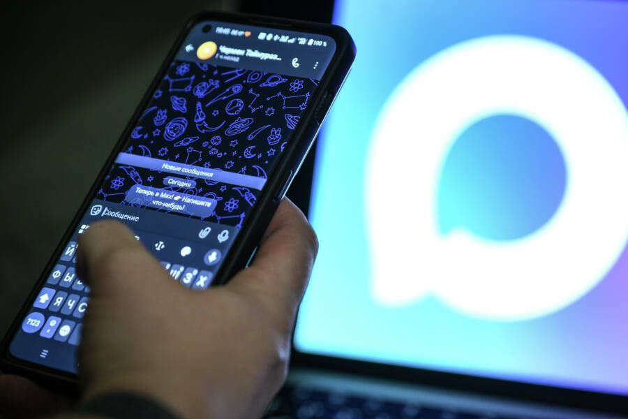 В новом учебном году все школьные чаты перейдут на отечественный мессенджер МАХ