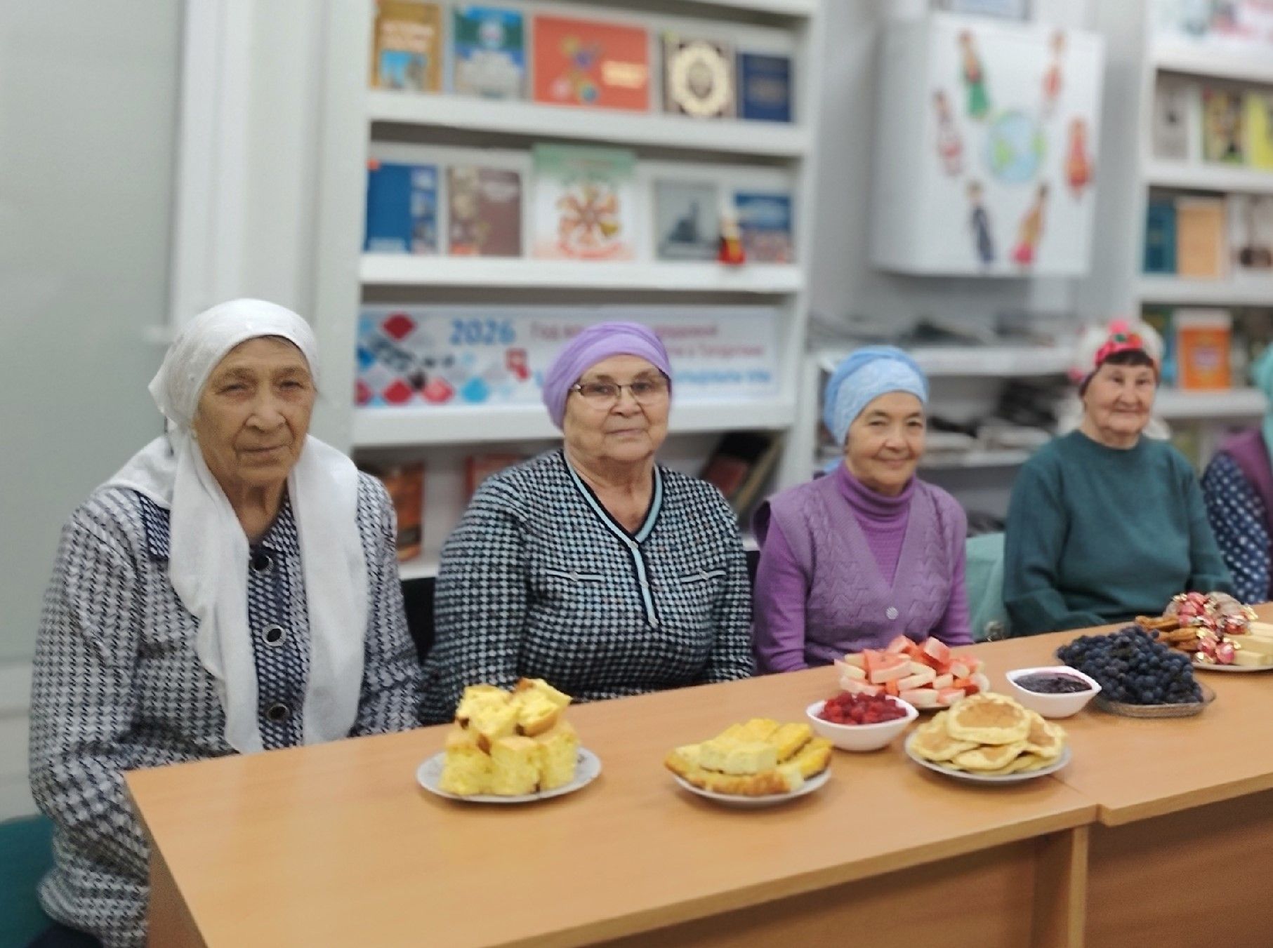 Баулы районы өлкәннәре китапханәгә җыелганнар