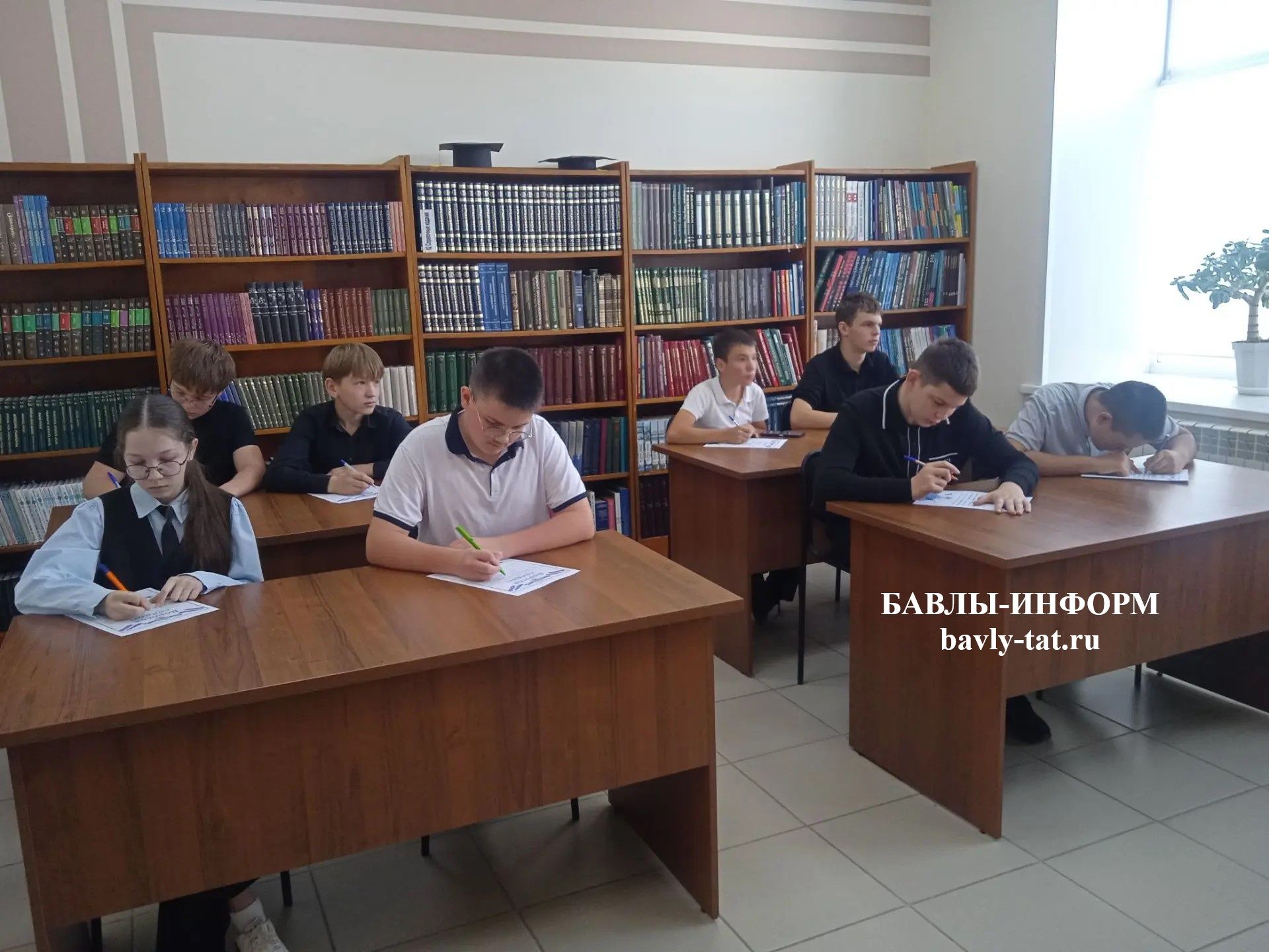 Бавлинцы отправляют на фронт не только посылки, но и частичку души