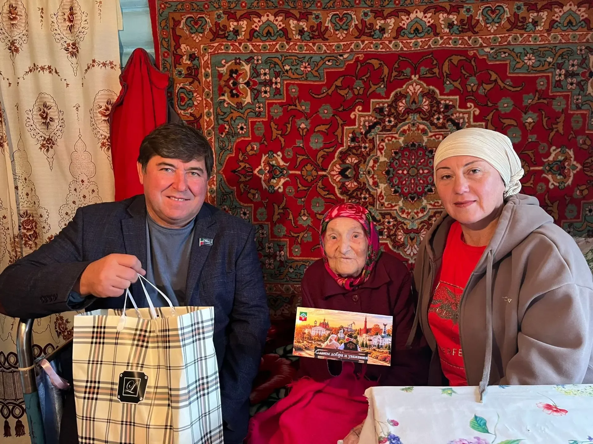 Салих авылында йөзъяшәр ветеран котлаулар кабул итте