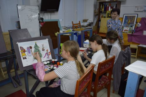 Воспитанники школы искусств готовят новогодние подарки