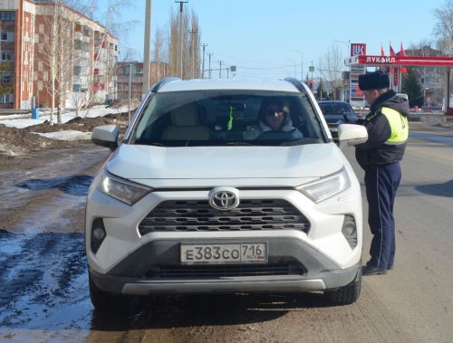 Бавлинские автоиспекторы вышли на профилактический рейд перед каникулами