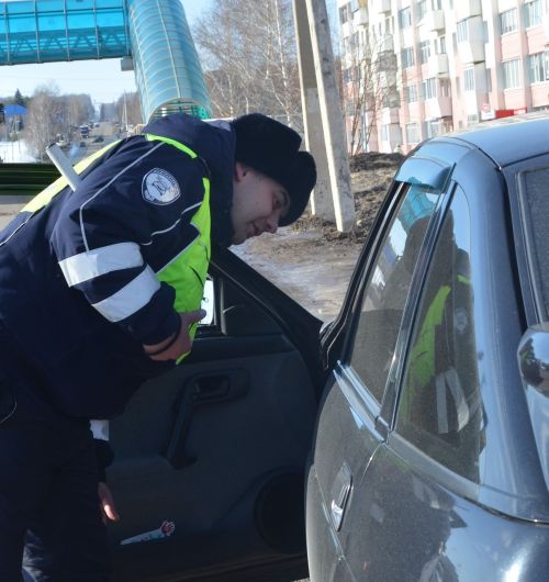 Бавлинские автоиспекторы вышли на профилактический рейд перед каникулами