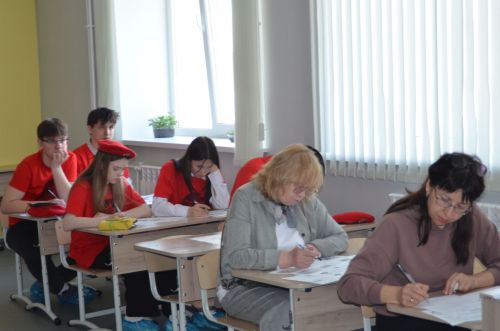 Вопросы сложные, но интересные: Бавлинцы написали диктант Победы