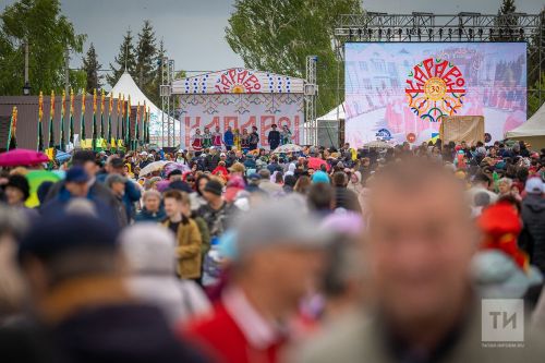 Рустам Минниханов поздравил жителей Татарстана с русским народным праздником Каравон