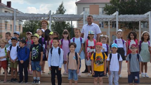 Будущим бавлинским первоклассникам вручили рюкзаки