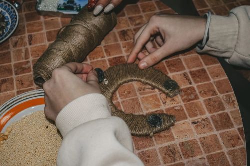 Для бавлинской молодежи организовали мастер-класс по созданию семейного оберега