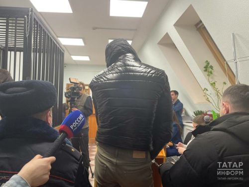 Татарстанца, выкинувшего двухлетнюю дочь из окна, доставили в суд