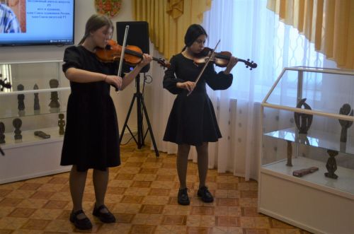 В бавлинском музее открылись две выставки известных художников Татарстана