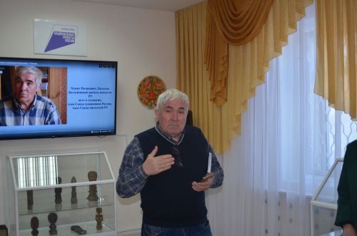 В бавлинском музее открылись две выставки известных художников Татарстана