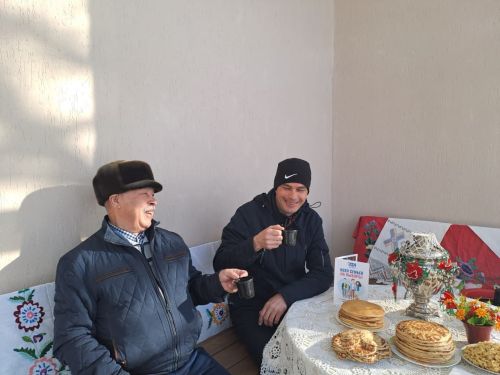 Сайлаучыларны чәй табыны белән каршы алганнар