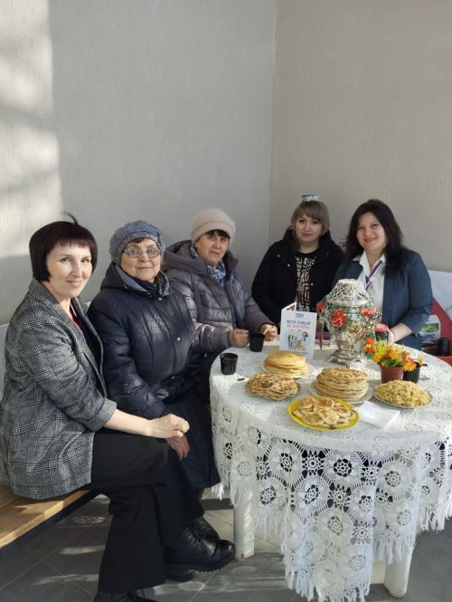Сайлаучыларны чәй табыны белән каршы алганнар
