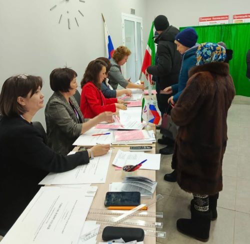 Сайлаучыларны чәй табыны белән каршы алганнар