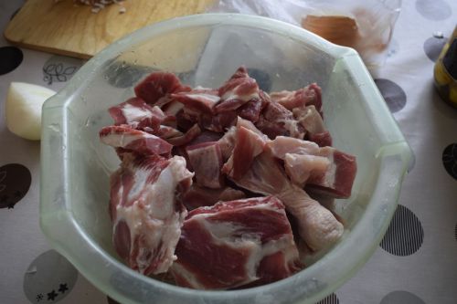 Редакция хезмәткәрләре өмә дә ясады, Карга боткасы да пешерде