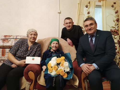 Баулы юбиляры йөз яшькә җитәргә вәгъдә бирде