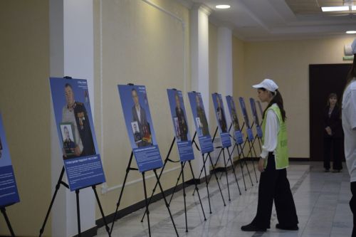 В Бавлах начала работу фотовыставка «Отец героя»