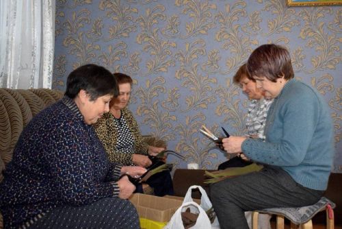 Бавлинские волонтёры шьют куртки и гетры для бойцов СВО