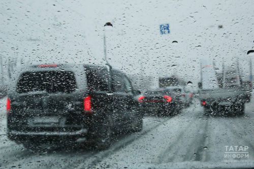 Водителям в Татарстане напомнили о мерах безопасности во время гололеда
