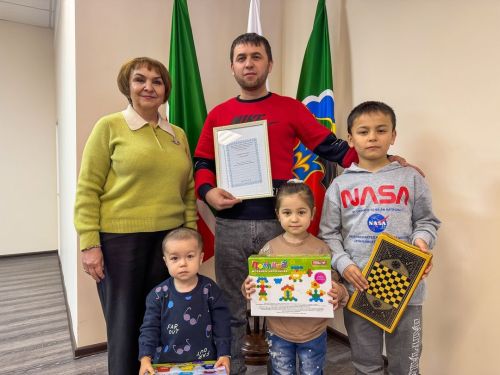Молодая семья Бавлов получила сертификат на жильё