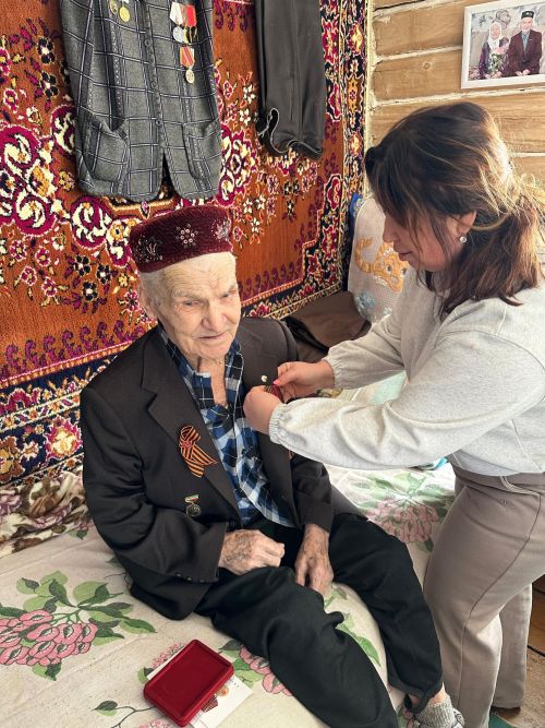 Кызылъяр авылы ветераны юбилее көнендә медаль белән бүләкләнде