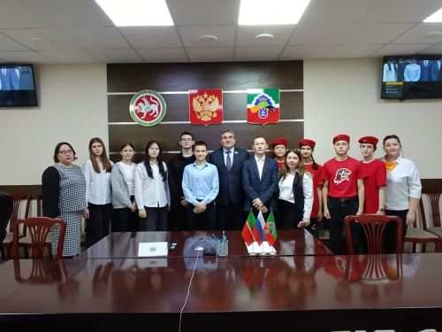 Бавлинские школьники побывали в гостях у главы района