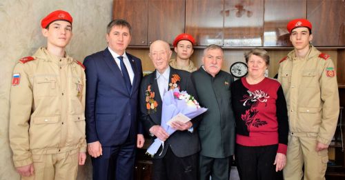 В Бавлах вручили ветеранам медали в честь 80-летия Победы