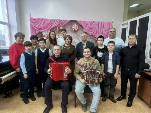 Якташыбыз баянда уйнау серләре буенча осталык дәресе күрсәтте