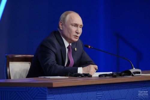 Владимир Путин поздравил россиян с Днём защитника Отечества