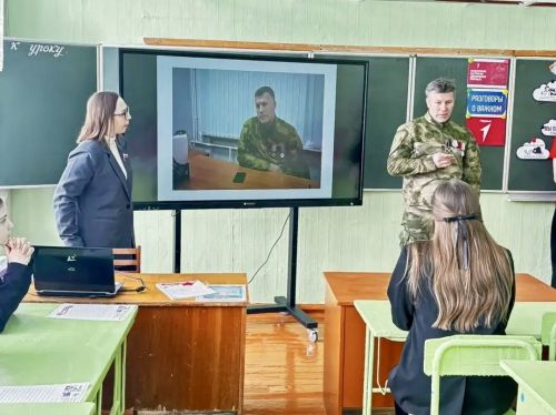 В бавлинской школе прошел парламентский урок с участником СВО