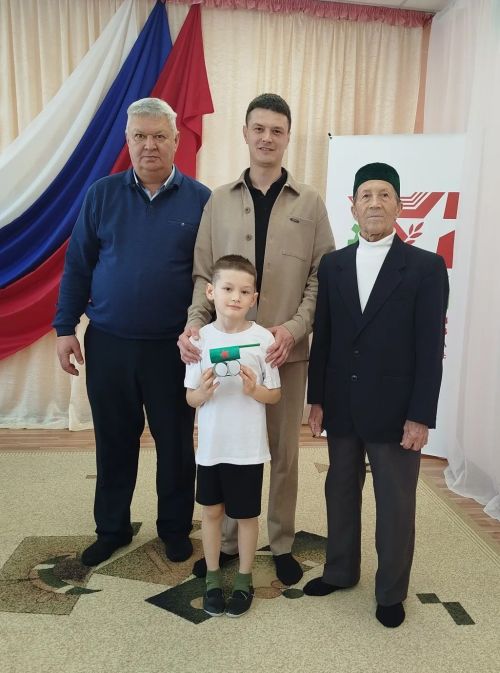 Баулының дүрт буын бер бәйрәмдә очрашты