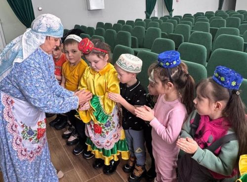 Томбарлы авыл мәдәният йортында фольклор сәгате узды