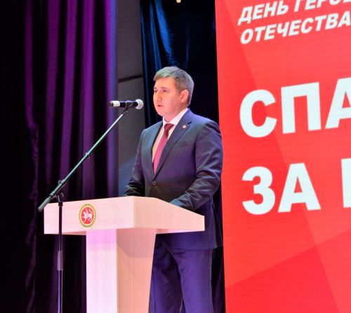 Глава Бавлинского района поздравил работников культуры с профессиональным праздником