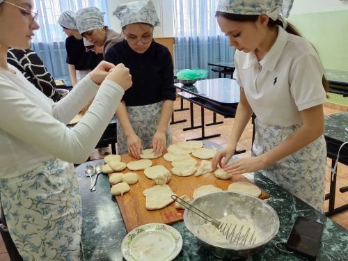 Исергәп укучылары бәйрәмгә өчпочмак пешерде