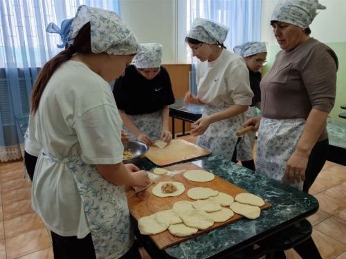 Исергәп укучылары бәйрәмгә өчпочмак пешерде