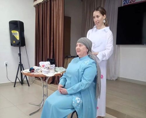 Баулы хатын-кызларына яулык бәйләү буенча осталык сәгате үтте