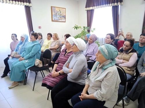 Баулы хатын-кызларына яулык бәйләү буенча осталык сәгате үтте